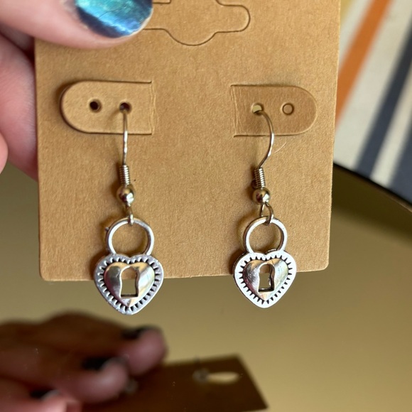 Handmade by me 💜 Earrings - Picture 1 of 4
